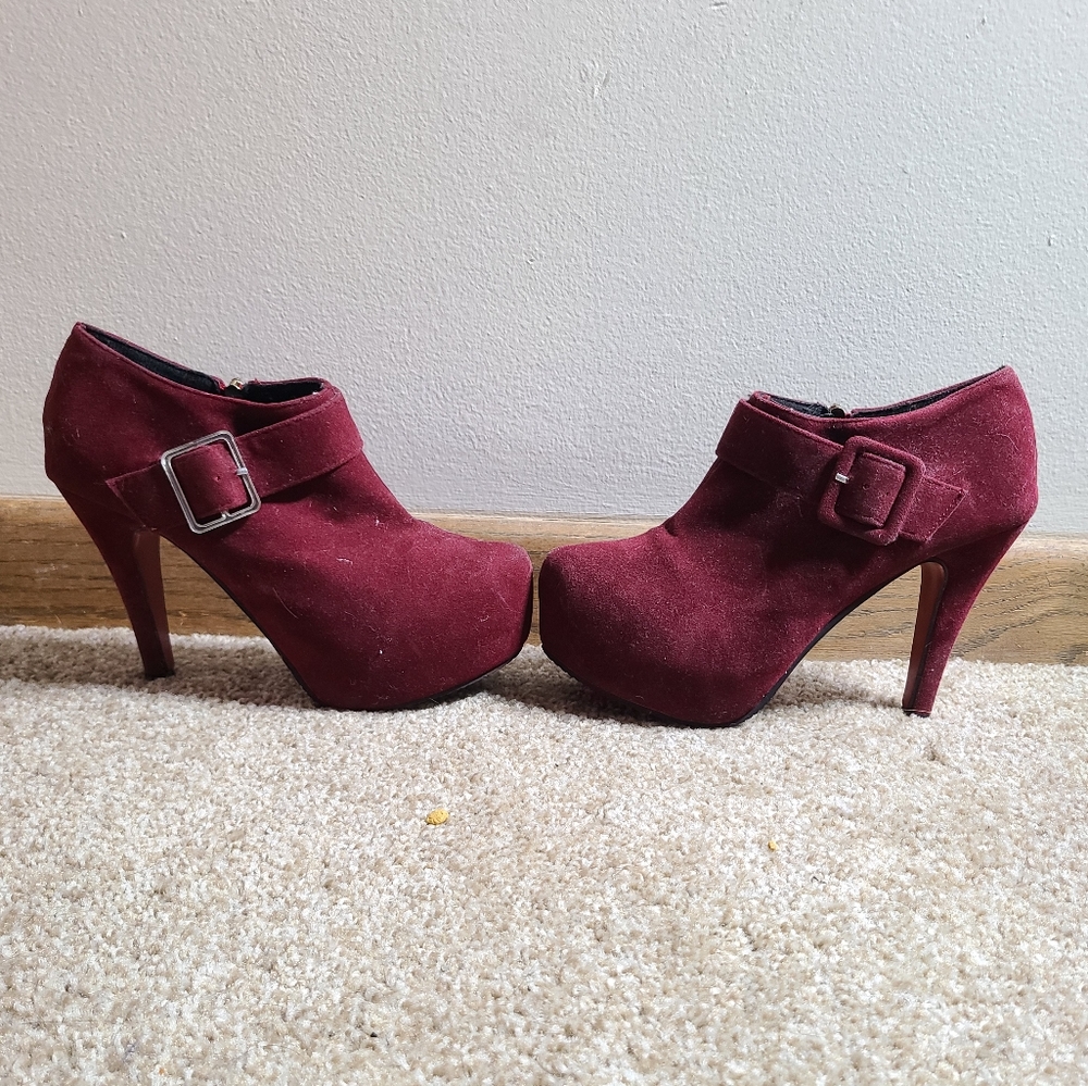 Burgundy Vero Slight Platform Heels Size 8